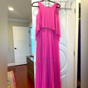 Gorgeous long dress that has only been worn once